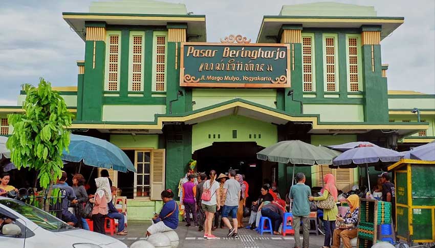 Alt-Text-Pesona-Pasar-Beringharjo-Yang-Tak-Ada-Habisnya-